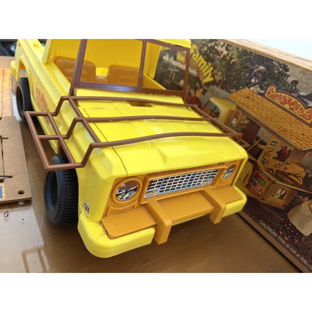 Vintage 1973 Mattel The Sunshine Family Van Truck Jeep parts of Piggyback Shack